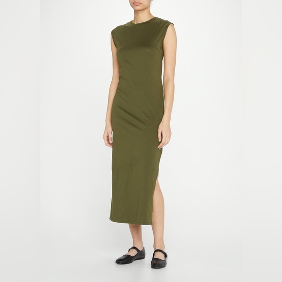 Frame Denim Dresses & Skirts - FRAME DENIM
LE MUScLE MAXI DRESS in FATIGUE. Size medium
